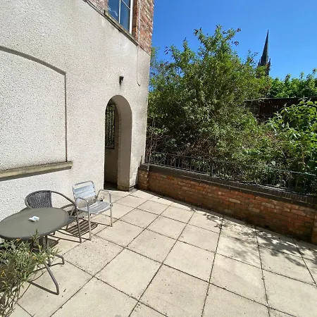 Quirky Town Centre Apartment With River Terrace Macclesfield Exterior photo