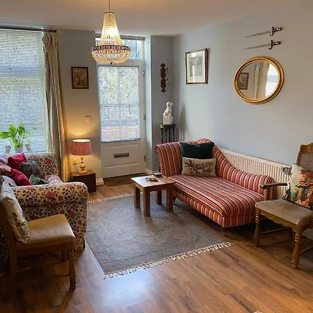 Quirky Town Centre Apartment With River Terrace Macclesfield Exterior photo