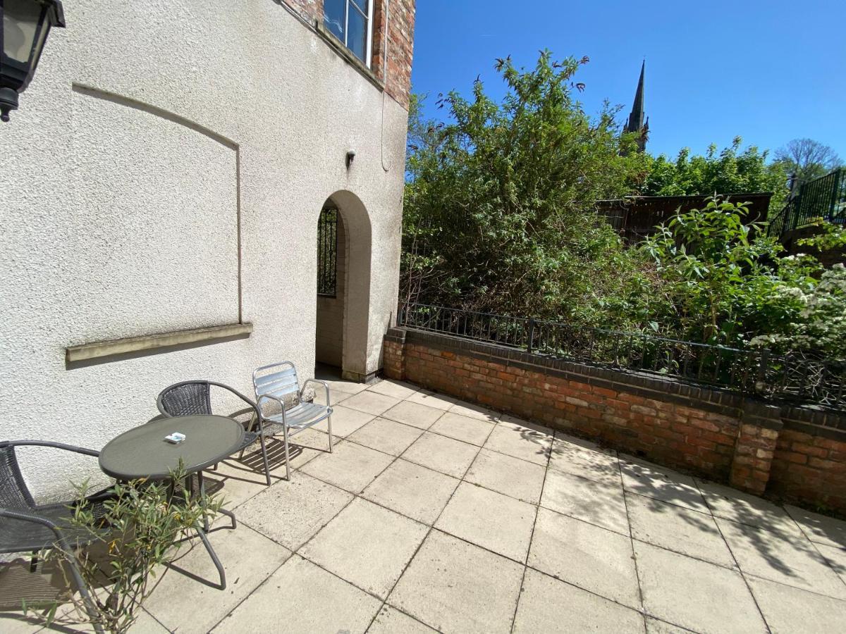 Quirky Town Centre With River Terrace *