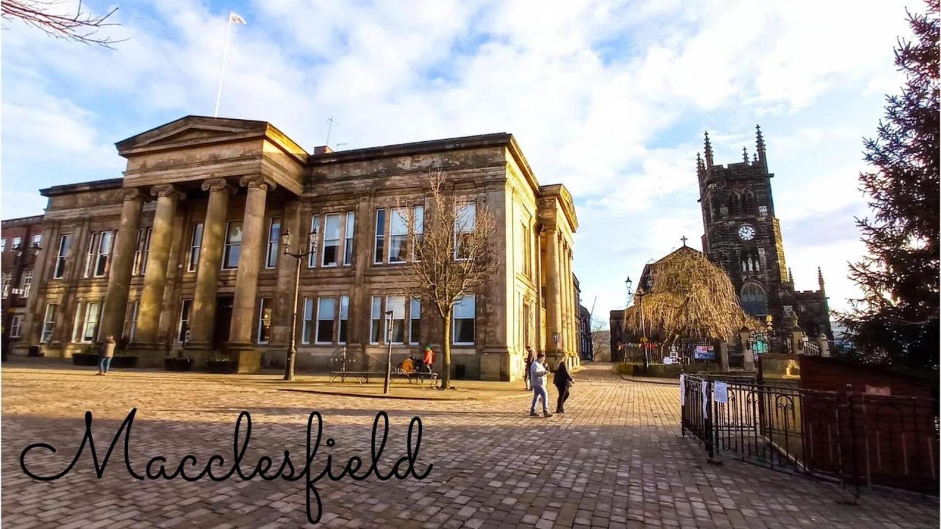 Quirky Town Centre With River Terrace Macclesfield