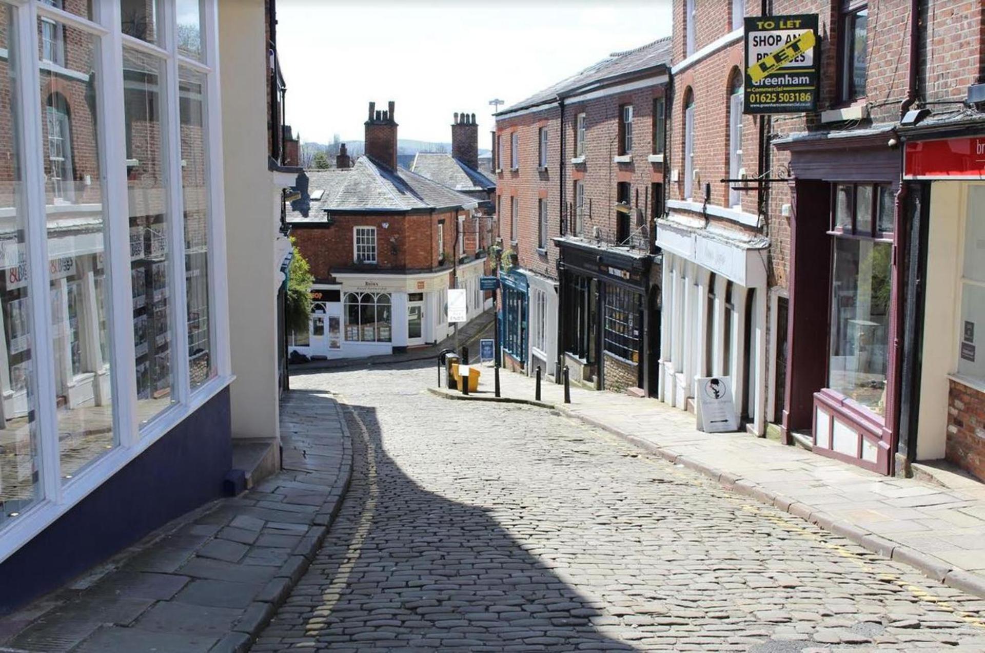 Quirky Town Centre With River Terrace *